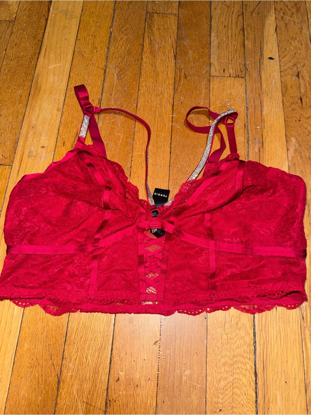 Torrid Diamante Lace Strappy Bralette in Jester Red Size 1X NEW - Picture 2 of 5